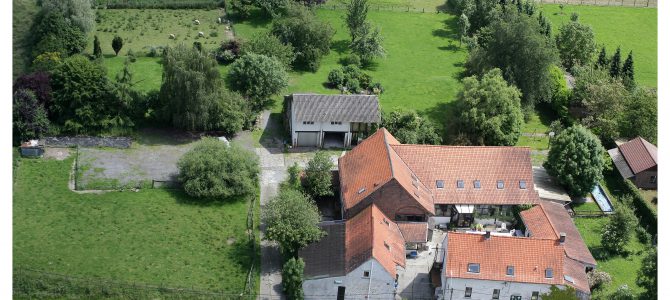 A vendre FERME EN CARRE pouvant convenir pour 3 ou 4 familles A vendre FERME EN CARRE pouvant convenir pour 3 ou 4 familles