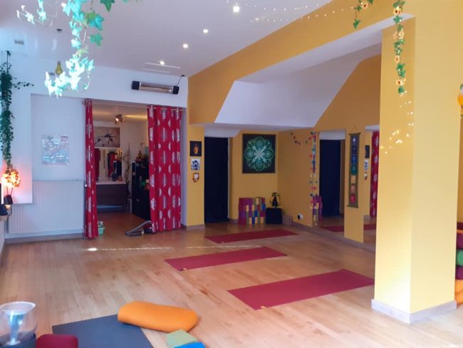 STUDIO DE YOGA TOUT ÉQUIPÉ A PARTAGER