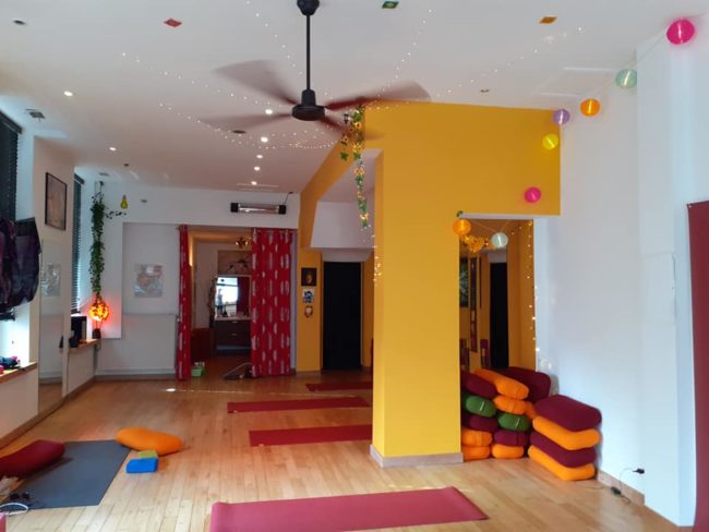 STUDIO DE YOGA TOUT ÉQUIPÉ A PARTAGER