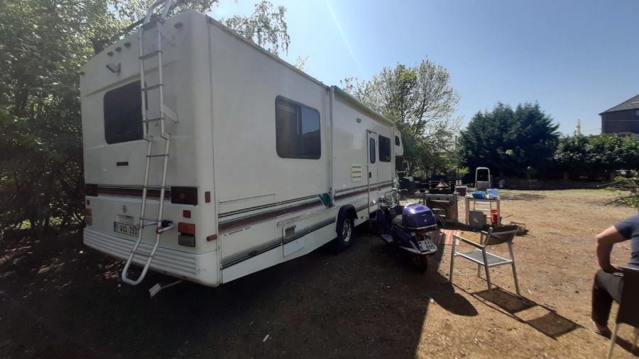 Recherche terrain a louer pour camping-car possible échanger avec