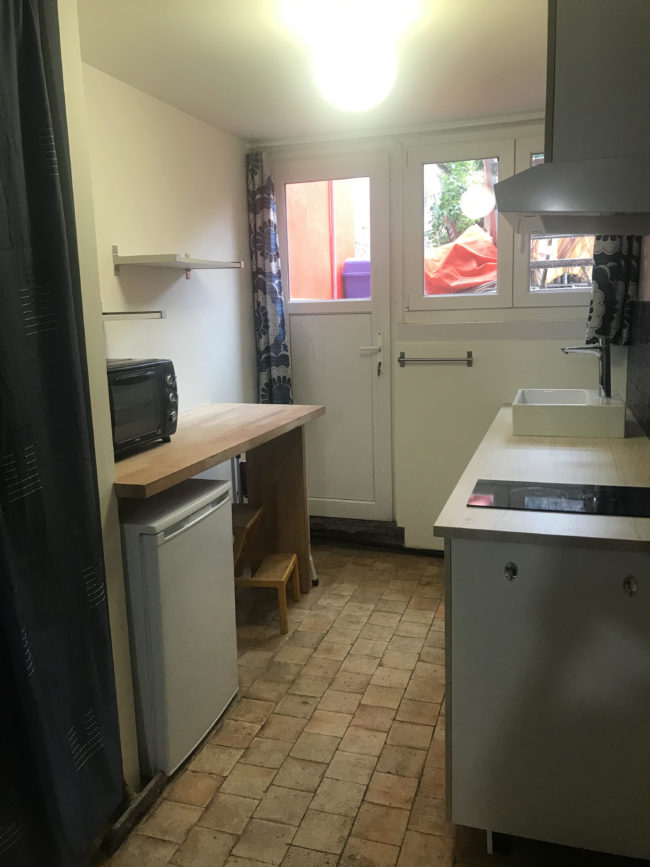 Colocation, espace indépendant et autonome à l’entresol fraichement aménagé avec vue sur jardin dans maison unifamilliale à Saint GillesColocation, espace indépendant et autonome à l’entresol fraichement aménagé avec vue sur jardin dans maison unifamilliale à Saint Gilles