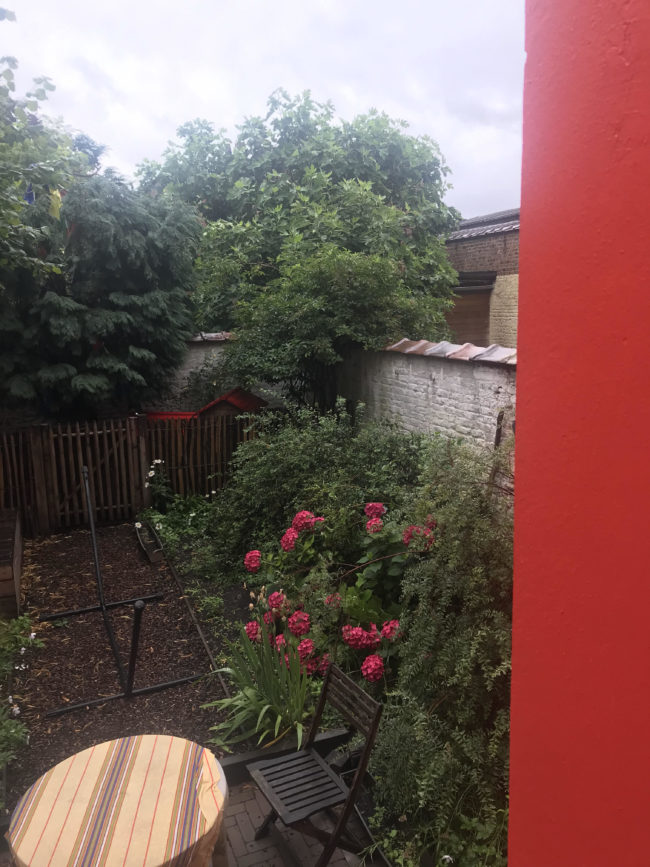 Colocation, espace indépendant et autonome à l’entresol fraichement aménagé avec vue sur jardin dans maison unifamilliale à Saint GillesColocation, espace indépendant et autonome à l’entresol fraichement aménagé avec vue sur jardin dans maison unifamilliale à Saint Gilles