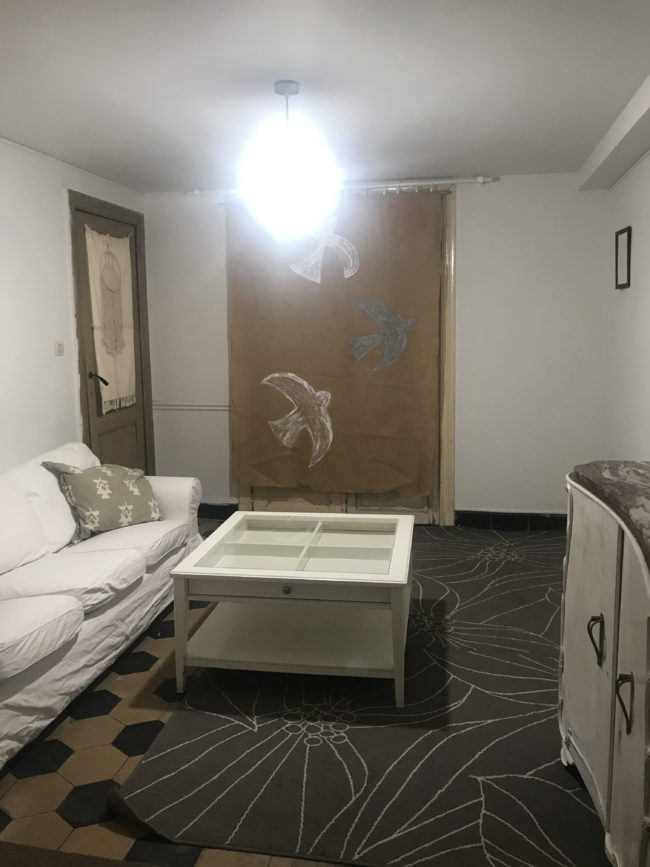 Colocation, espace indépendant et autonome à l’entresol fraichement aménagé avec vue sur jardin dans maison unifamilliale à Saint GillesColocation, espace indépendant et autonome à l’entresol fraichement aménagé avec vue sur jardin dans maison unifamilliale à Saint Gilles