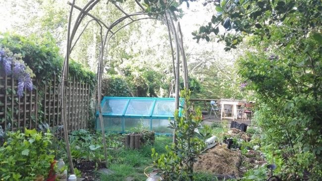 Petite chambre dans une colloc collective avec jardin Uccle