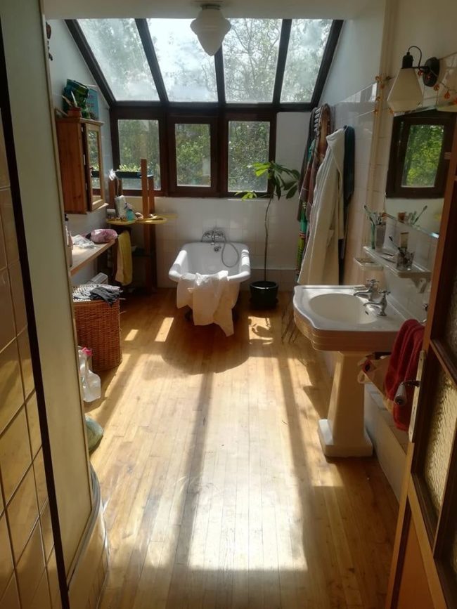 Petite chambre dans une colloc collective avec jardin Uccle