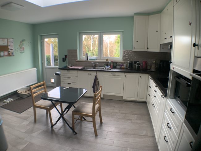 COLOCATION MAISON avec jardin NIVELLES – 785€ tout compris – Libre 01/07/2024