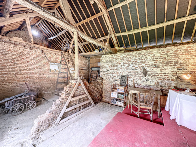 Belle ferme a vendre a proximité de Louvain-La neuve. Multiple Habitations, grange, four a pain