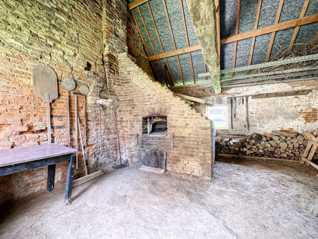 Belle ferme a vendre a proximité de Louvain-La neuve. Multiple Habitations, grange, four a pain