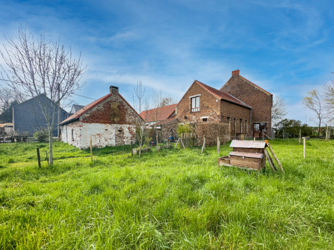 Belle ferme a vendre a proximité de Louvain-La neuve. Multiple Habitations, grange, four a pain
