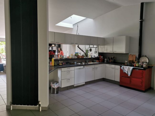 1 CH lumineuse se libère dans une coloc de 5-6 à LIMAL (éco-lieu/coloc/habitat groupé)