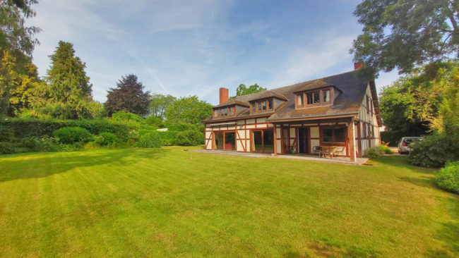 Bonjour, nous recherchons un(e) coloc entre 40 et 70 ans pour habiter ds une maison à Genval.