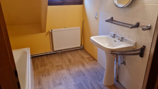Bonjour, nous recherchons un(e) coloc entre 40 et 70 ans pour habiter ds une maison à Genval.