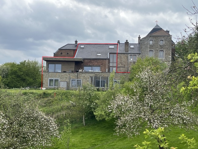 Agence – Spacieuse maison privative dans une ferme divisée avec bois et verger en copropriété.