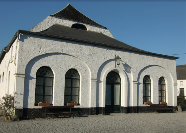 Sous-locations d’une maison au sein de l’éco-lieu des Passerelles dans le domaine Saint Roch, à Couvin.