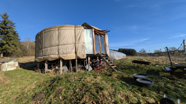À vendre : terrain agricole avec yourte à Petit-Thier (Vielsalm, Ardenne Belge, province du Luxembourg) // exploitation maraîchère