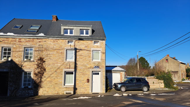 Charmante maison à partager en pleine verdure, à 10 km de Namur