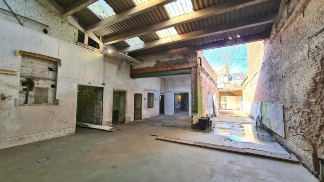 Bâtiment industriel de caractère à vendre à Schaerbeek. (Idéal pour cohousing!)