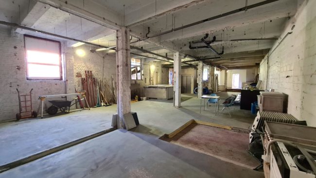 Bâtiment industriel de caractère à vendre à Schaerbeek. (Idéal pour cohousing!)