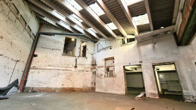 Bâtiment industriel de caractère à vendre à Schaerbeek. (Idéal pour cohousing!)