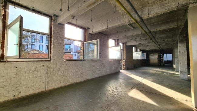 Bâtiment industriel de caractère à vendre à Schaerbeek. (Idéal pour cohousing!)