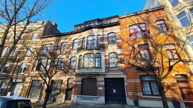 Bâtiment industriel de caractère à vendre à Schaerbeek. (Idéal pour cohousing!)