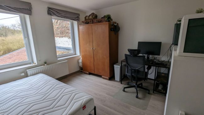 Une chambre se libère à la maison au premier juillet.
