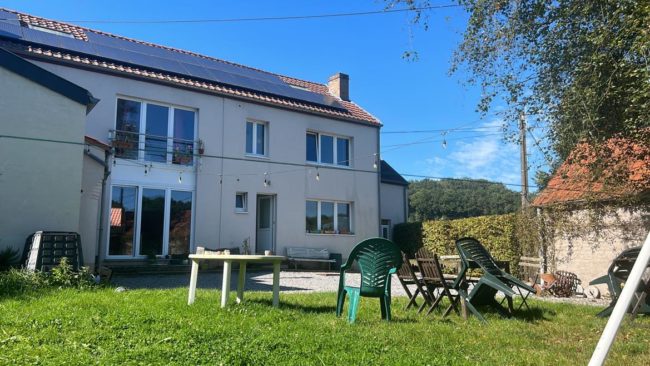 Une chambre se libère à la maison au premier juillet.