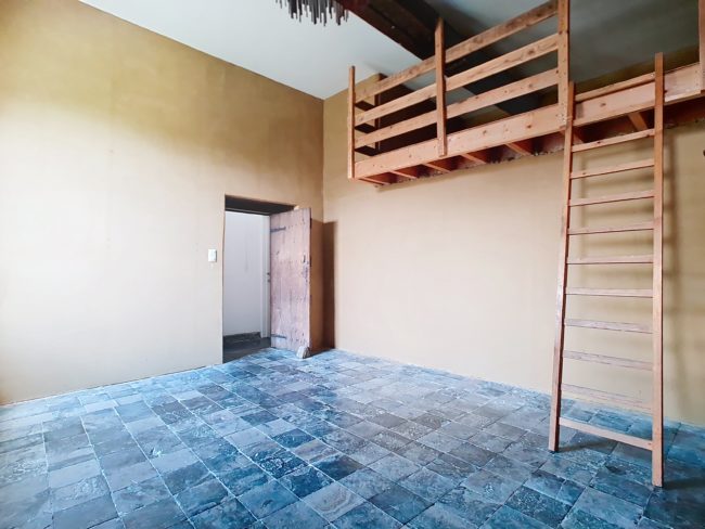 Magnifique bâtisse d’environ 300m² dans une ferme aux pieds des rochers et de la forêt !