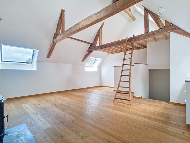 Magnifique bâtisse d’environ 300m² dans une ferme aux pieds des rochers et de la forêt !