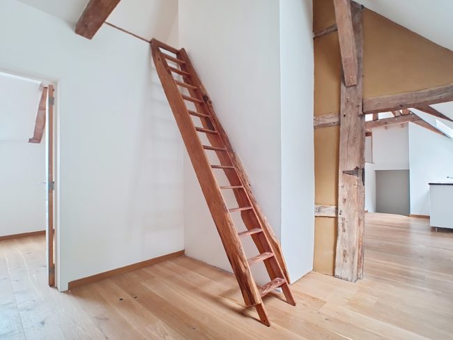 Magnifique bâtisse d’environ 300m² dans une ferme aux pieds des rochers et de la forêt !