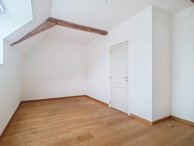 Magnifique bâtisse d’environ 300m² dans une ferme aux pieds des rochers et de la forêt !