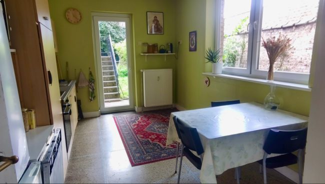 Recherche un.e coloc – Lot de 2 chambres au CUJÉ, avec salle de bain dans une coloc avec enfants – centre-ville Liège