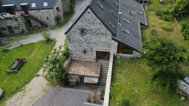 Magnifique bâtisse d’environ 300m² dans une ferme aux pieds des rochers et de la forêt !