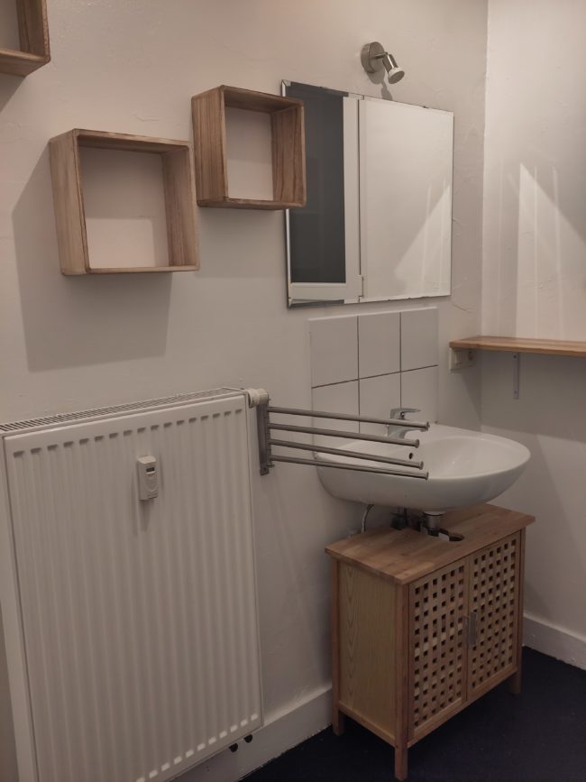 Recherche un.e coloc – Lot de 2 chambres au CUJÉ, avec salle de bain dans une coloc avec enfants – centre-ville Liège