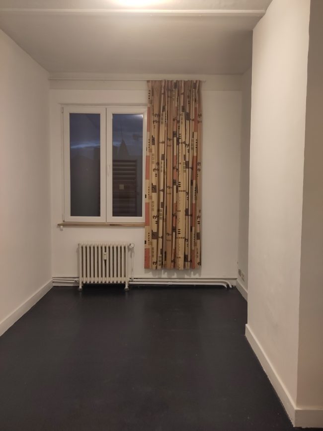Recherche un.e coloc – Lot de 2 chambres au CUJÉ, avec salle de bain dans une coloc avec enfants – centre-ville Liège