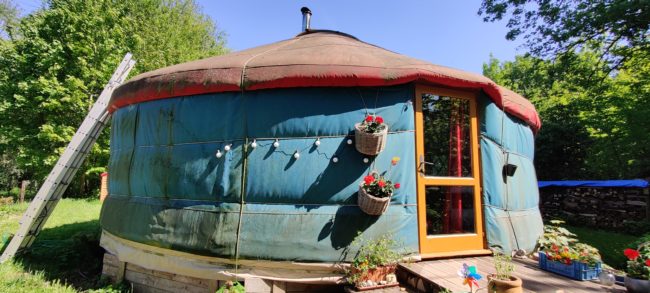 Cherche volontaire cet été pour chantier participatif, démontage et remontage d’une yourte. Construction d’une « double yourte »