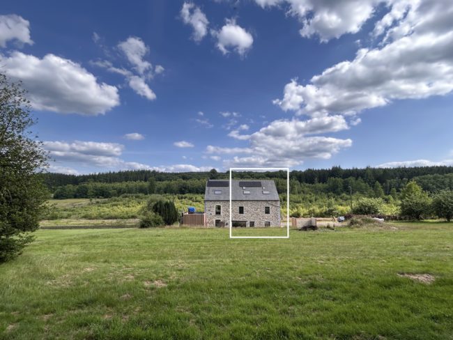Ancienne bâtisse à louer pour colocation (5 à 6 chambres), bientôt entièrement rénovée. A Viroinval, dans un environnement naturel exceptionnel. Disponible dès la fin de l’été