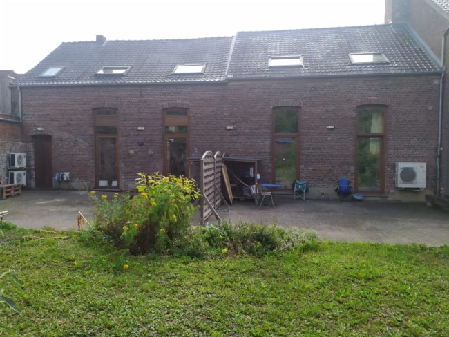 Ancien bâtiment scolaire rénové 5 chambres cadre bucolique