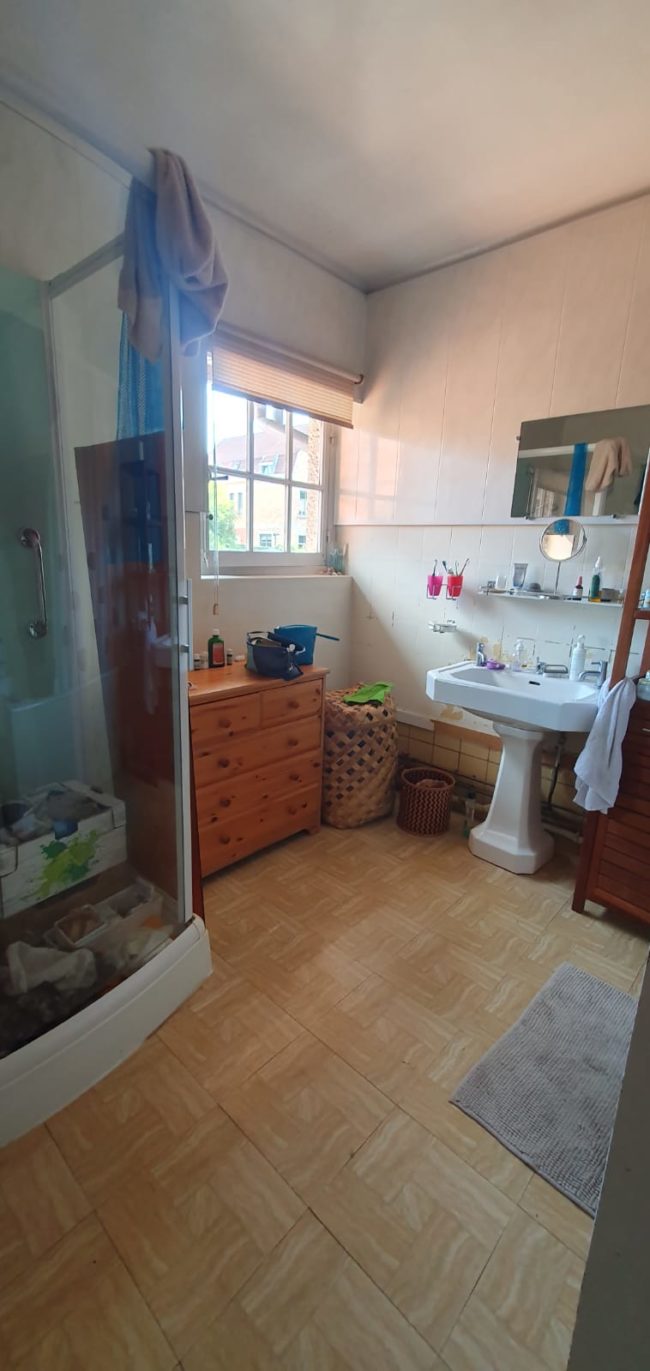 Chambre à louer à partir du 15 septembre, dans grande maison à Woluwe-Saint-Pierre