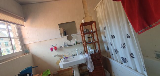 Chambre(s), dans grande maison, à louer pour une personne ou parent/enfant pour Décembre/Janvier
