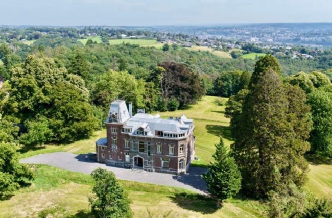 HABITAT GROUPÉ INTERGÉNÉRATIONNEL DANS UN CHÂTEAU PRÈS DE VERVIERS