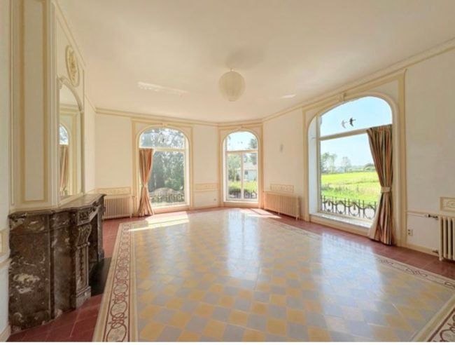 HABITAT GROUPÉ INTERGÉNÉRATIONNEL DANS UN CHÂTEAU PRÈS DE VERVIERS
