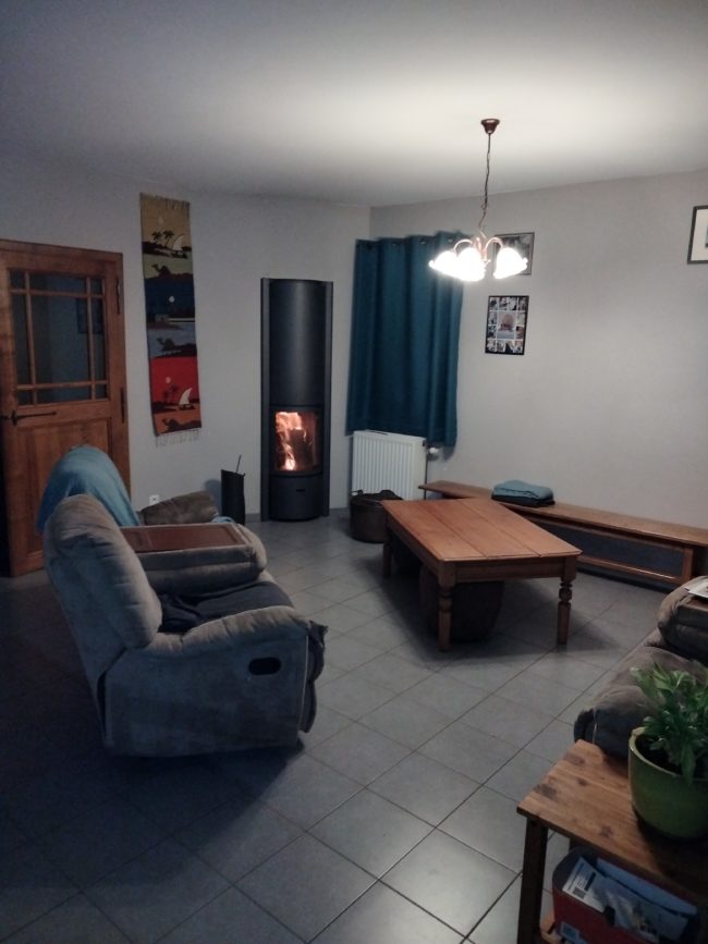 Chambre dans une colocation à Nivelles (proximité gare, libre, non fumeur) avec grand jardin potager.