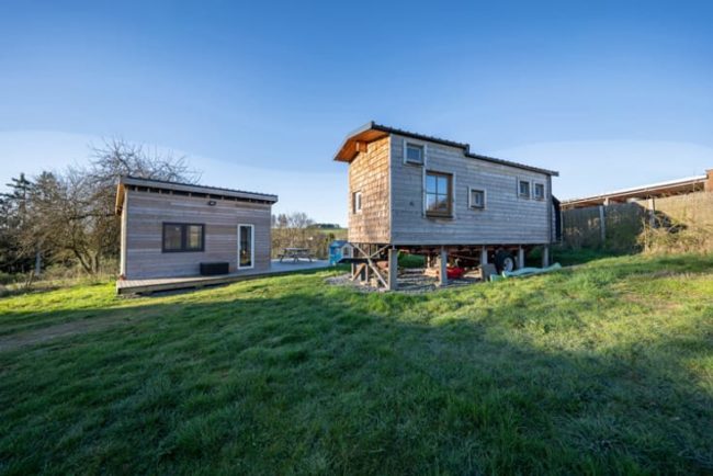 à vendre : 600m2 de batiments à transformer + tiny house