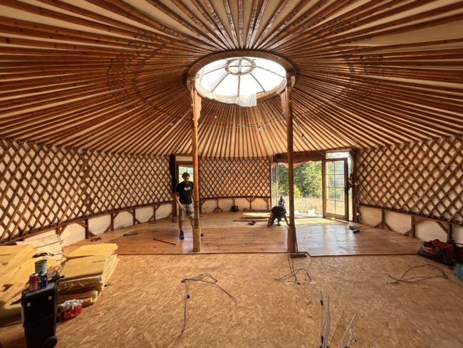 🌿 YOURTE MONGOLE AUTHENTIQUE 65 m² + MEZZANINE — HABITAT D’EXCEPTION