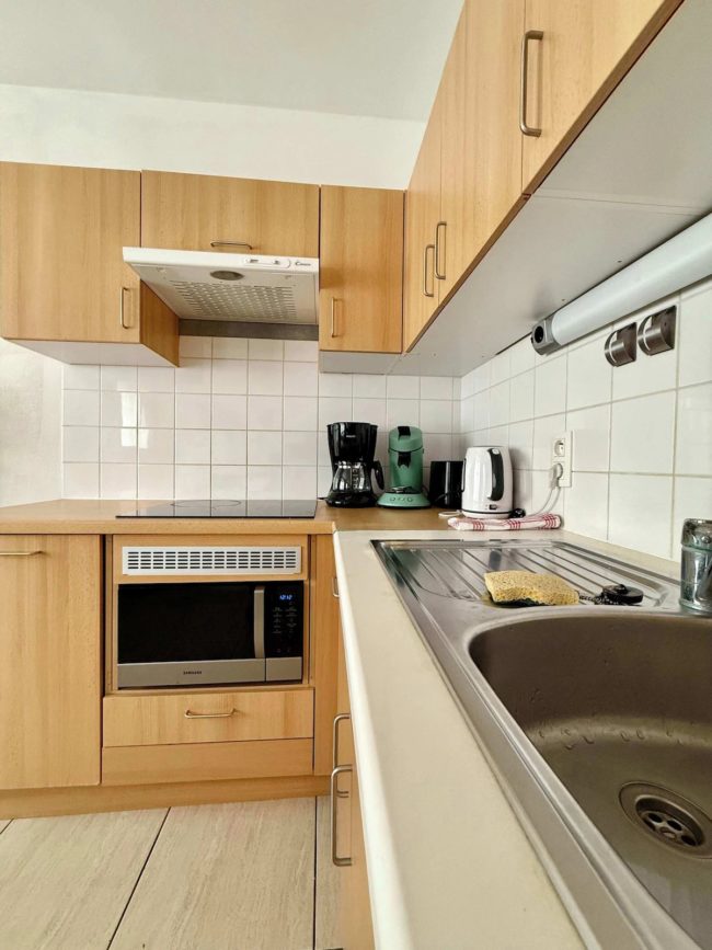 Kot disponible en colocations dans un apparte de 3 chambres .