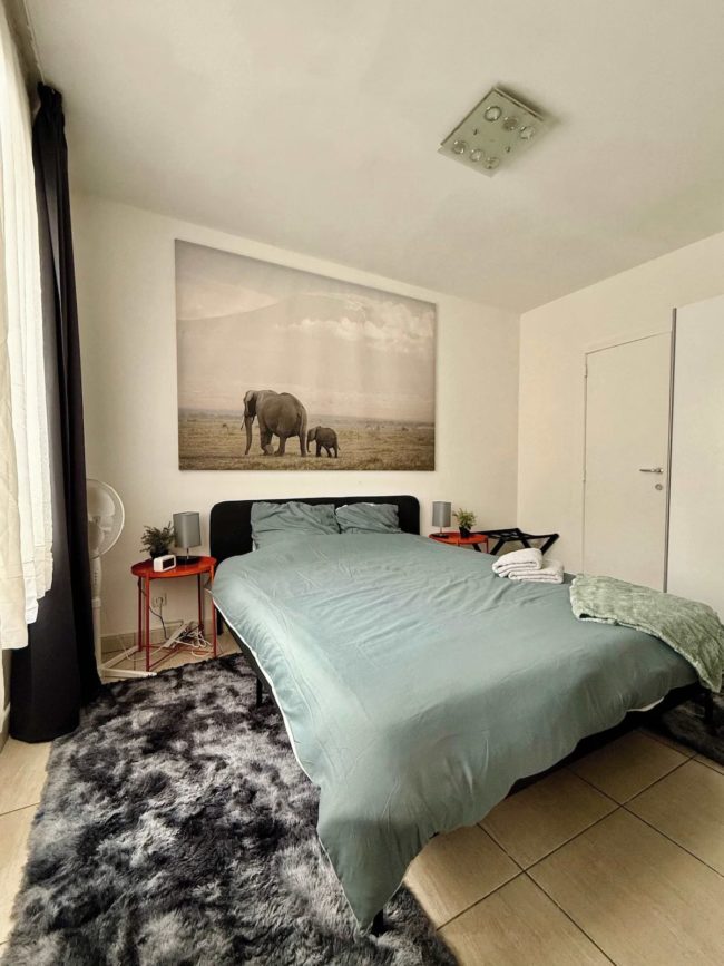 Kot disponible en colocations dans un apparte de 3 chambres .