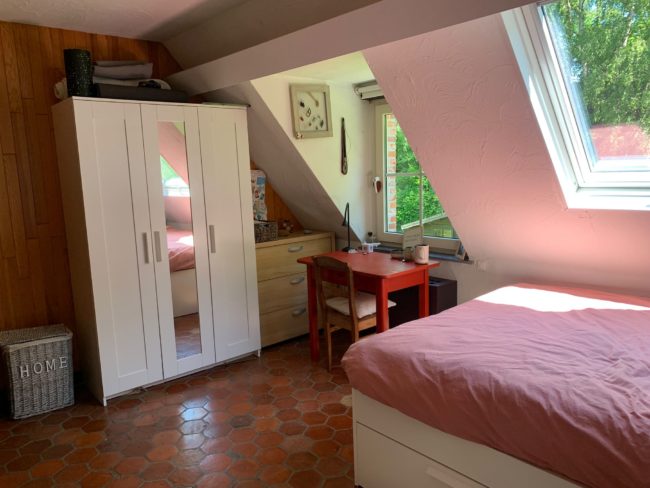 CHAMBRE POUR UNE FEMME