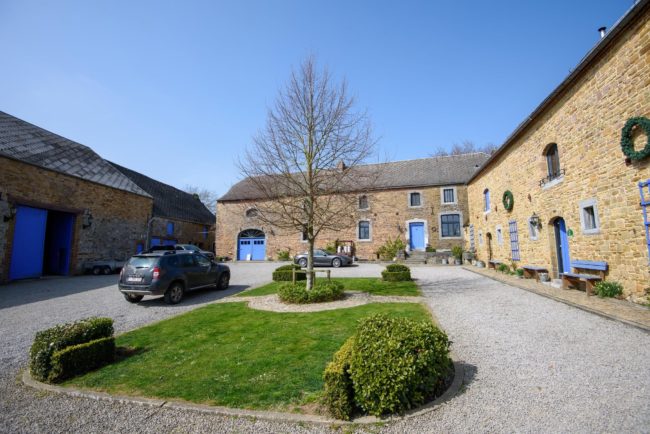 CONDROZ NAMUROIS – CORPS DE LOGIS – 3-4 CHAMBRES A VENDRE DANS BELLE GRANDE FERME